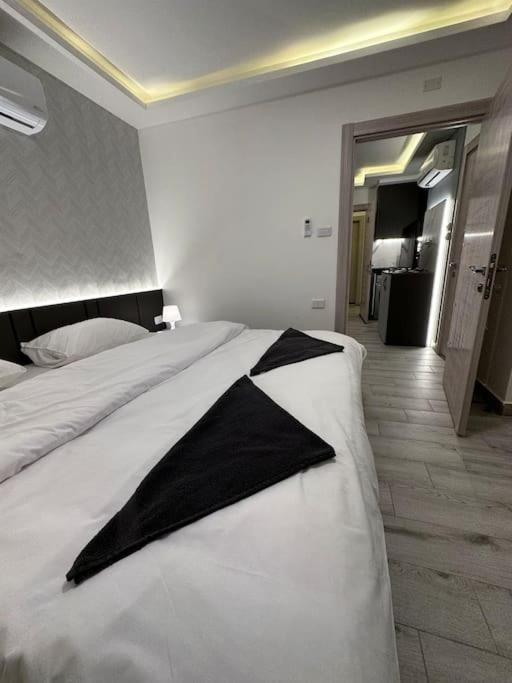 Appartamento Privet Near Downtown Kh&Sh Ash Shumaysani Esterno foto